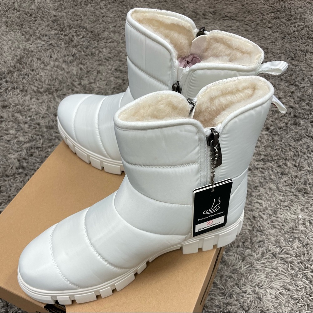 Religious Comfort Women's Sunsetsher White , women’s size 9